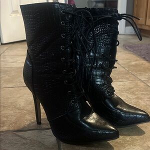 Chic Black Croc-Embossed Lace-Up Boots